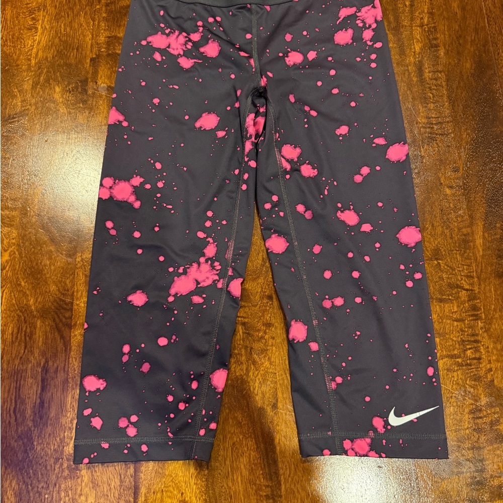 Nike pro capri  Leggings with Pink Splash Design